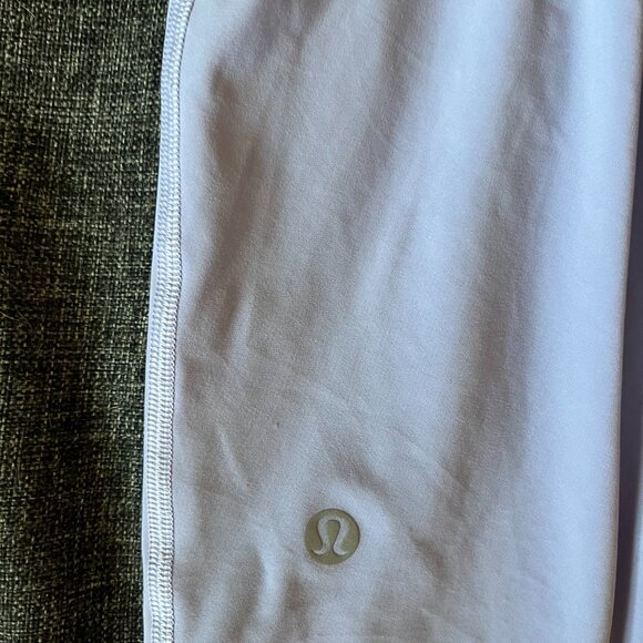 Lulu Lemon Sculpt crop running top - Picture 4 of 8